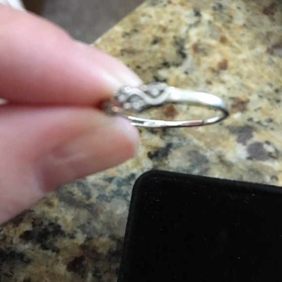 10k Diamond swirl band genuine earth mined Diamond ring modern design - Picture 3 of 9